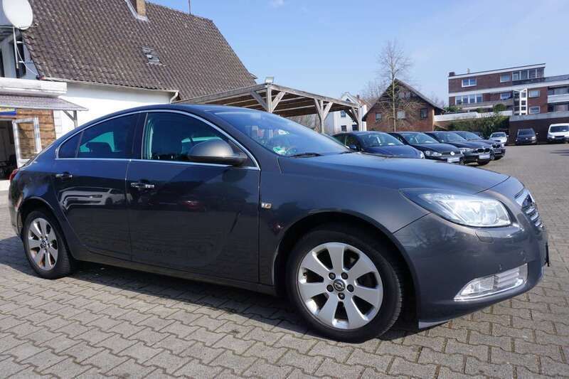 Plat.anthr./rogrey/0j:silbergr Gebraucht 2013 Opel Insignia Innovation Limousine | 8.799 € (Fairer Preis) - Bild 1/4