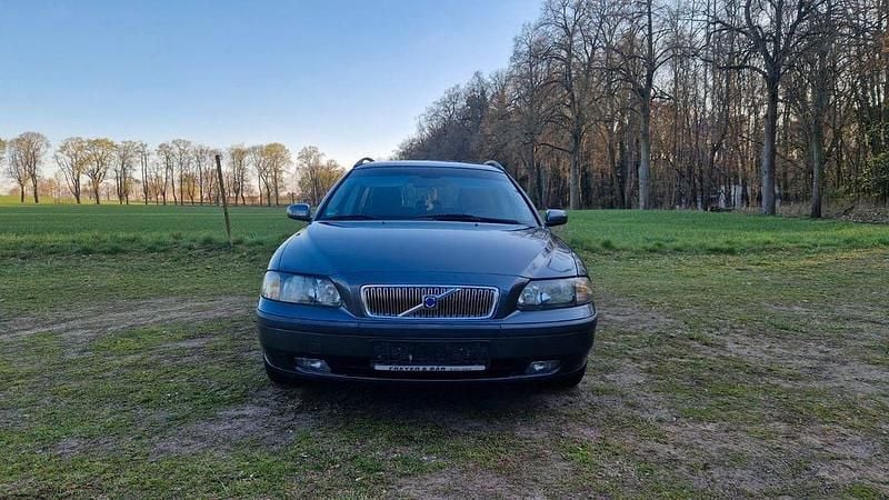 Używany Volvo V70 140 KM (102 kW) 2004 Czarny Kombi