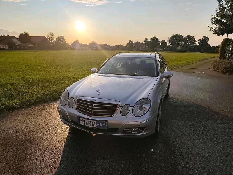 Silber Gebraucht 2008 Mercedes E280 Avantgarde Kombi | 4.950 € (Etwas zu teuer) - Bild 1/4