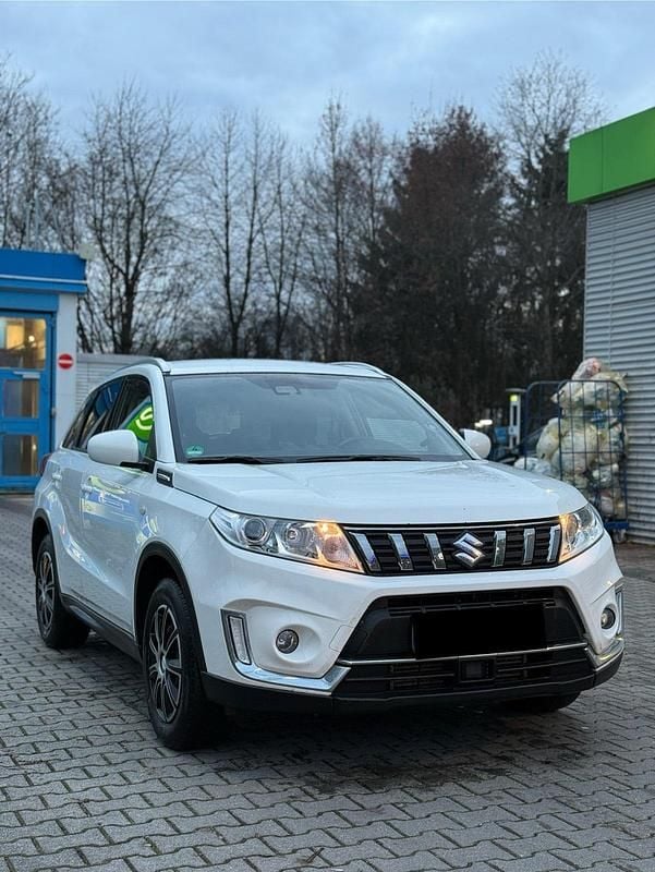 Weiß Gebraucht 2019 Suzuki Vitara SUV | 10.999 € (Superpreis) - Bild 1/4