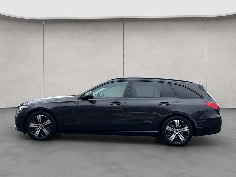 Gebraucht Mercedes C300 Avantgarde 258 PS (189 kW) 2023 Schwarz Kombi