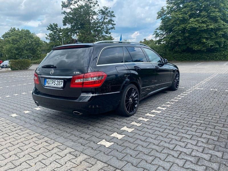 Gebraucht Mercedes E350 Avantgarde 265 PS (194 kW) 2011 Schwarz Kombi