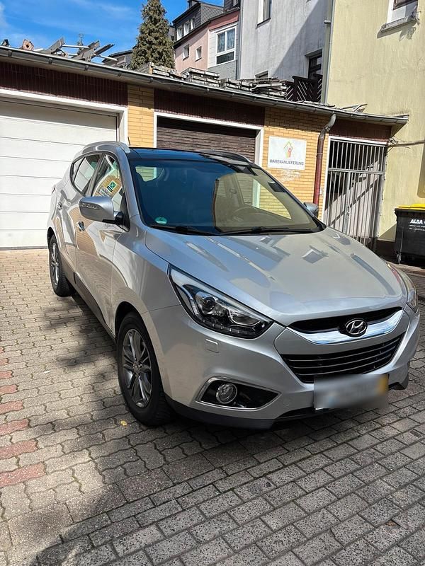 Silber Gebraucht 2015 Hyundai ix35 SUV | 12.500 € (Fairer Preis) - Bild 1/4