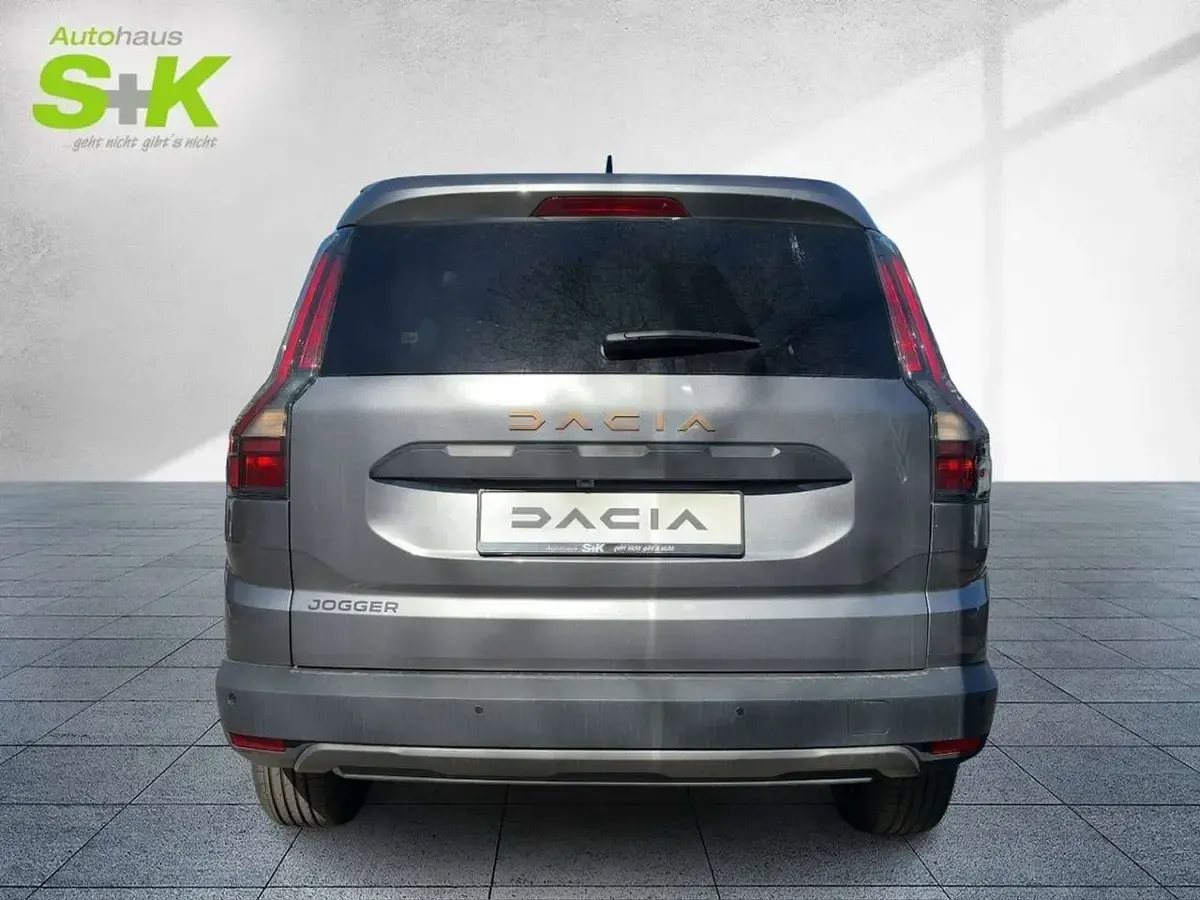 Neu Dacia Jogger Extreme 122 PS (89 kW) 2026 Dolomitgrau Van / Kleinbus