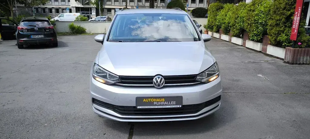 Gebraucht VW Touran Trendline 110 PS (80 kW) 2016 Silber Van / Kleinbus