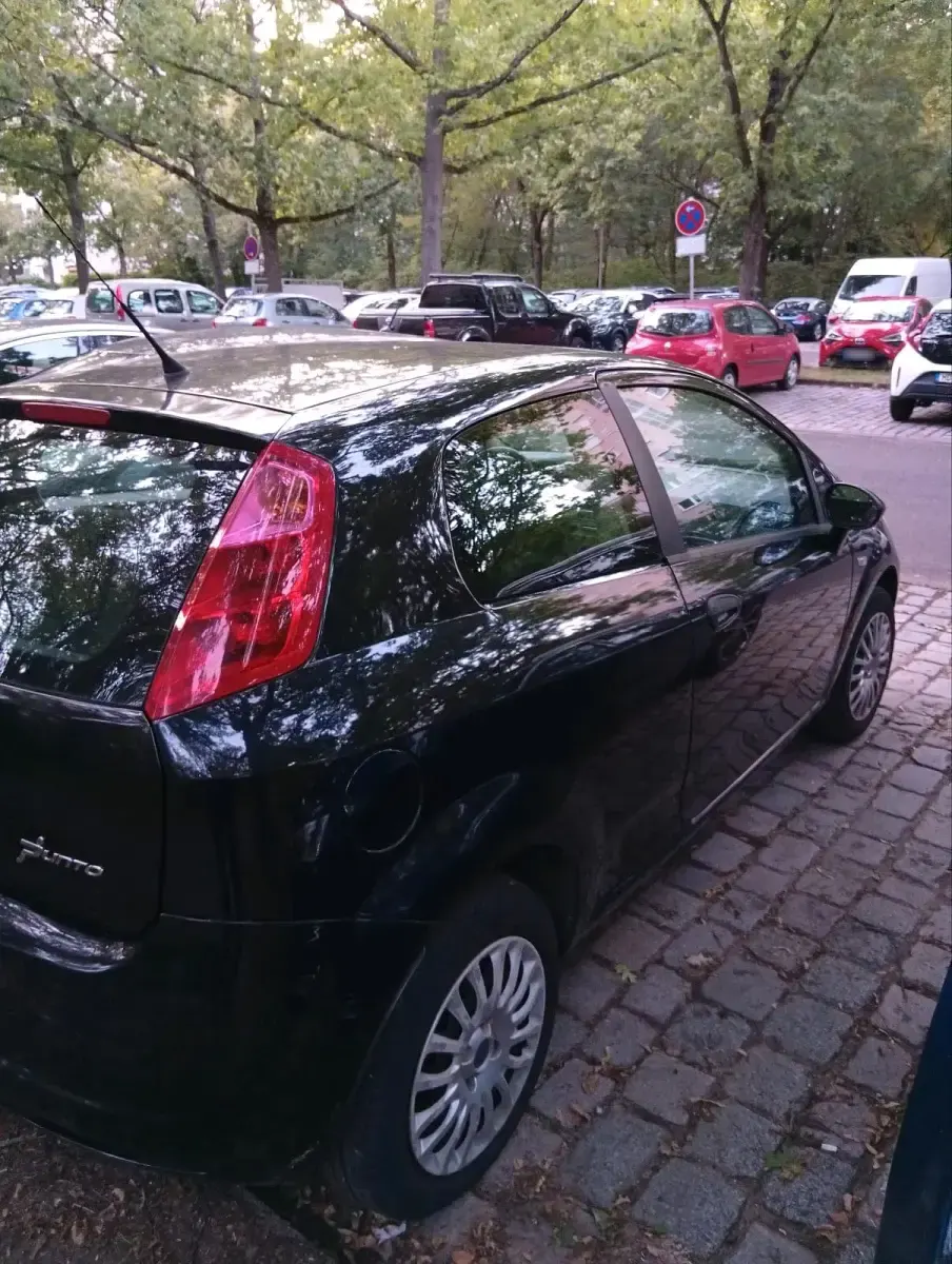 Gebraucht Fiat Grande Punto 77 PS (56 kW) 2009 Schwarz Kleinwagen