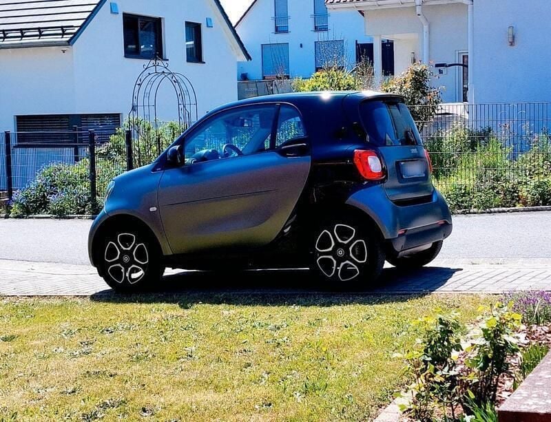 Grau Gebraucht 2018 Smart ForTwo Coupé Prime Coupé | 11.400 € (Guter Preis) - Bild 1/4