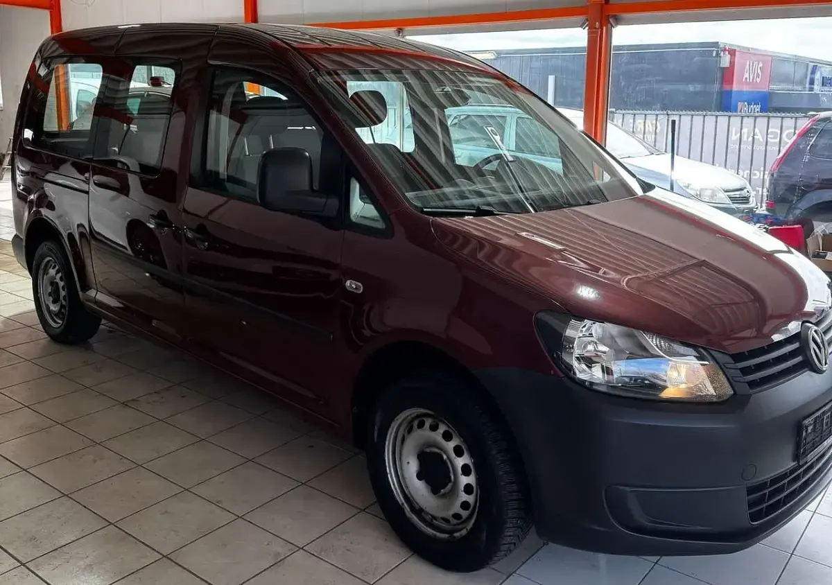 Używany VW Caddy Maxi 102 KM (75 kW) 2010 Czerwony Minivan