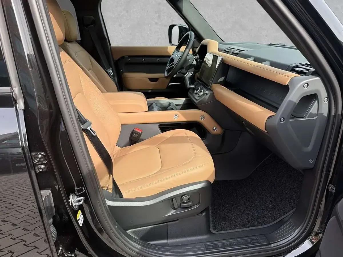 Neu Land Rover Defender HSE Dynamic 351 PS (258 kW) 2026 Schwarz SUV