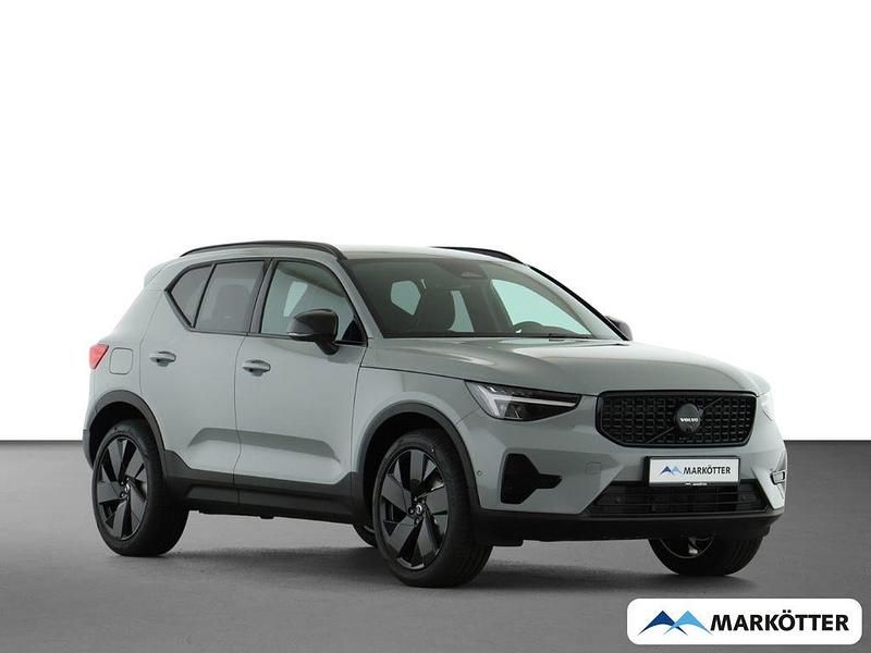 Neu Volvo XC40 Plus 197 PS (144 kW) 2026 Grau SUV