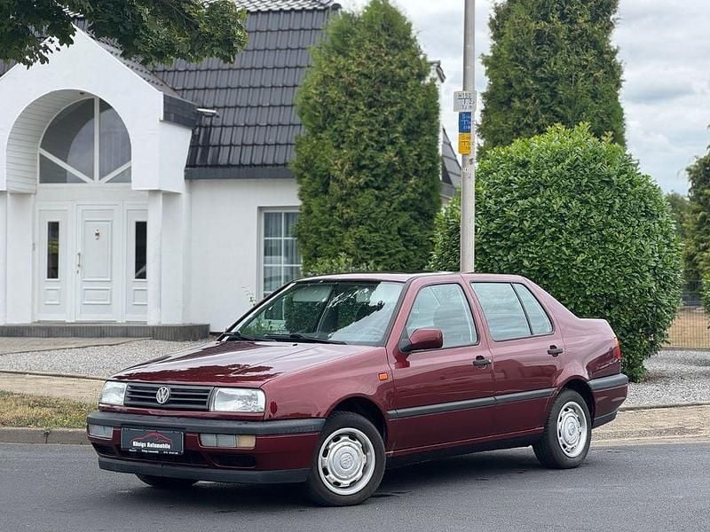 Rot Gebraucht 1993 VW Vento Limousine | 3.690 € - Bild 1/4