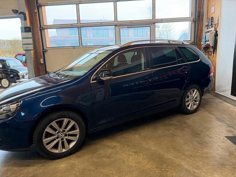 Gebraucht VW Golf VI 105 PS (77 kW) 2011 Blau Kleinwagen