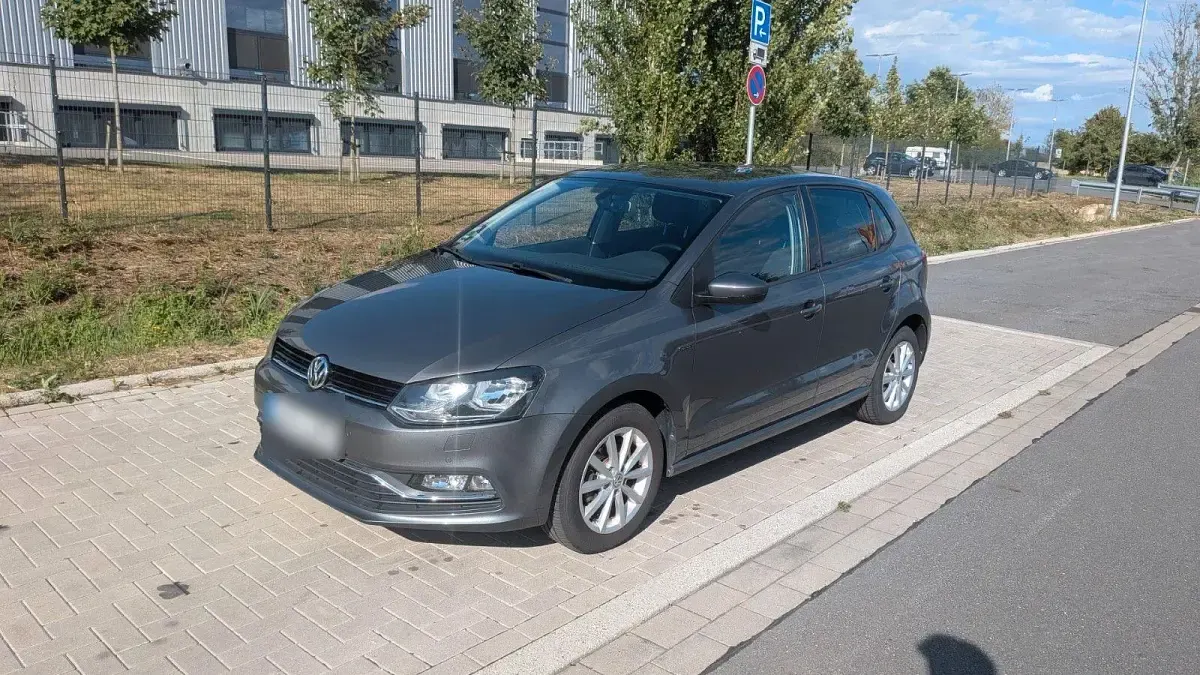 Gebraucht VW Polo LOUNGE 90 PS (66 kW) 2016 Grau Limousine