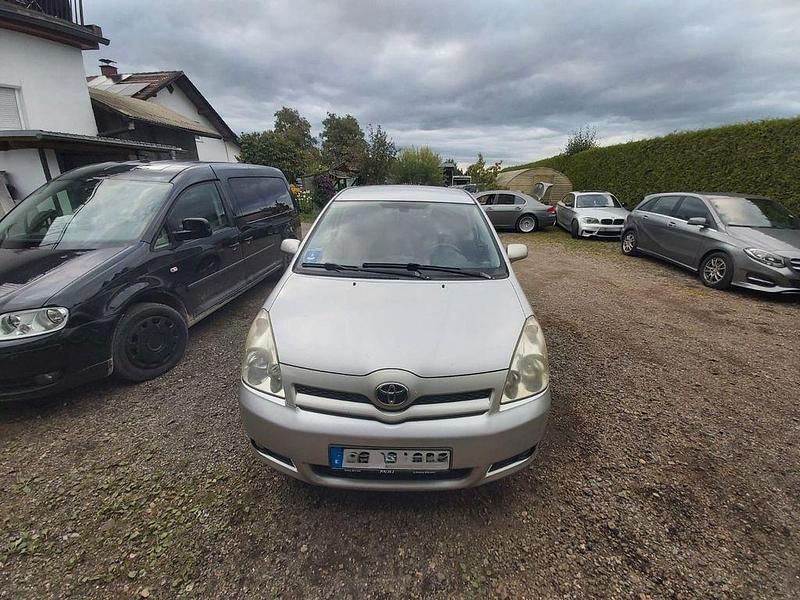 Silber Gebraucht 2005 Toyota Corolla Verso Executive Van / Kleinbus | 2.000 € (Fairer Preis) - Bild 1/4