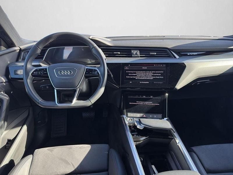 Gebraucht Audi e-tron Basis 300 kW (408 PS) 2023 Brillantschwarz SUV