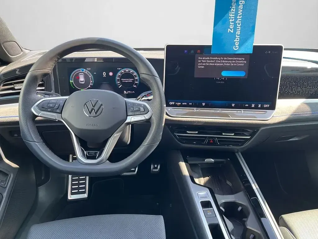 Gebraucht VW Passat R-line 177 PS (130 kW) 2025 Oyster silver metallic (metallic) Kombi