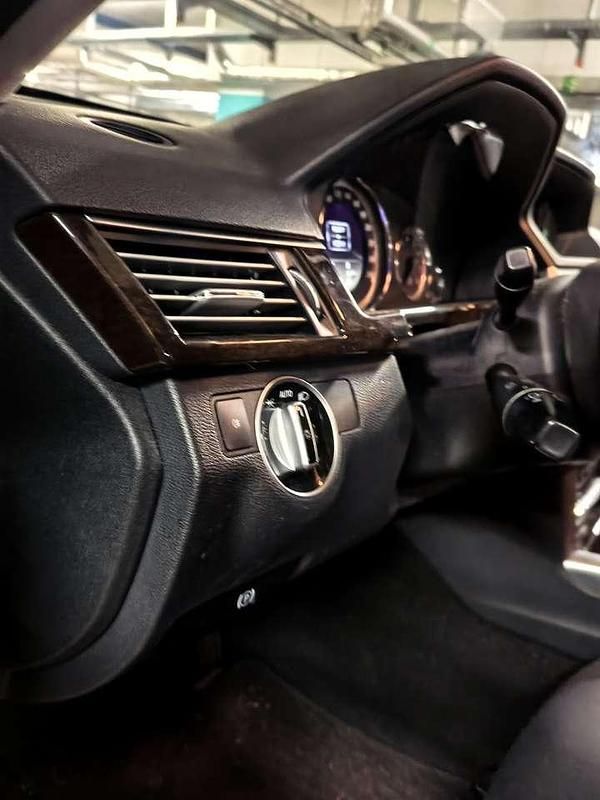 Second-hand Mercedes E250 204 CP (150 kW) 2011 Berlinǎ