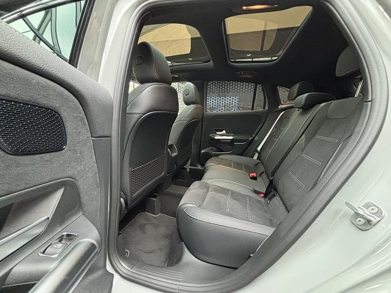 Gebraucht Mercedes GLA220 190 PS (139 kW) 2026 Manufaktur lack manufaktur alpingrau uni SUV