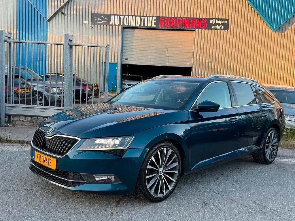 Gebraucht Skoda Superb 120 PS (88 kW) 2017 Blau Kombi