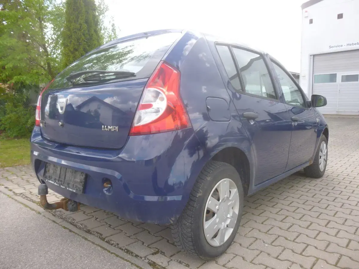Używany Dacia Sandero 75 KM (55 kW) 2009 Niebieski Hatchback