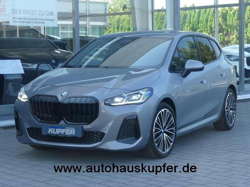 Skyscrapergrau Gebraucht 2024 BMW 218 M Sport Van / Kleinbus | 30.700 € (Fairer Preis) - Bild 1/4