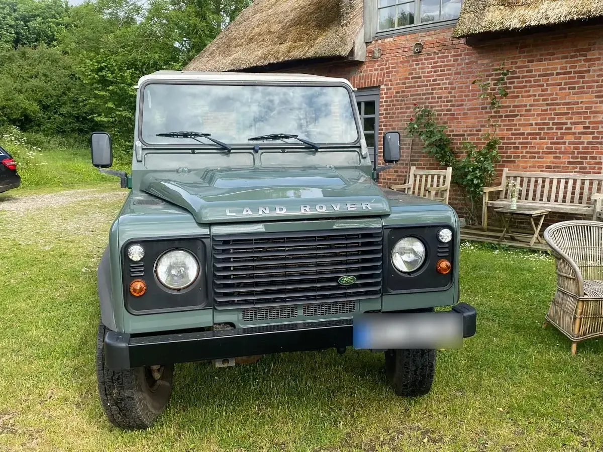 Gebraucht Land Rover Defender 122 PS (89 kW) 2010 Grün SUV