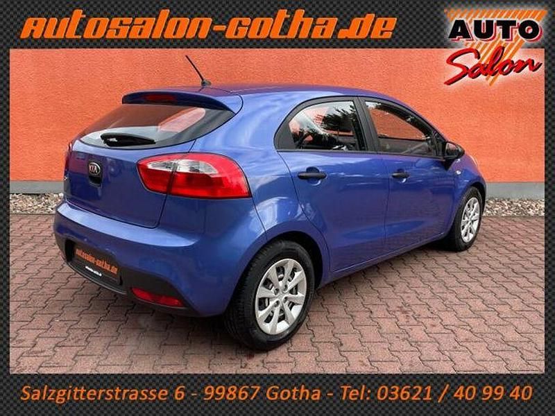 Gebraucht Kia Rio Attract 86 PS (63 kW) 2013 Blau Limousine