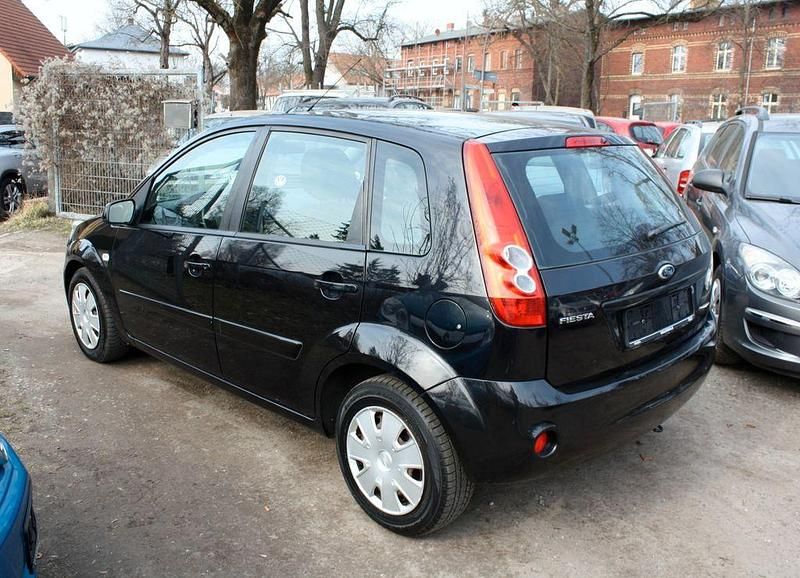 Gebraucht Ford Fiesta Style 60 PS (44 kW) 2008 Schwarz Kleinwagen