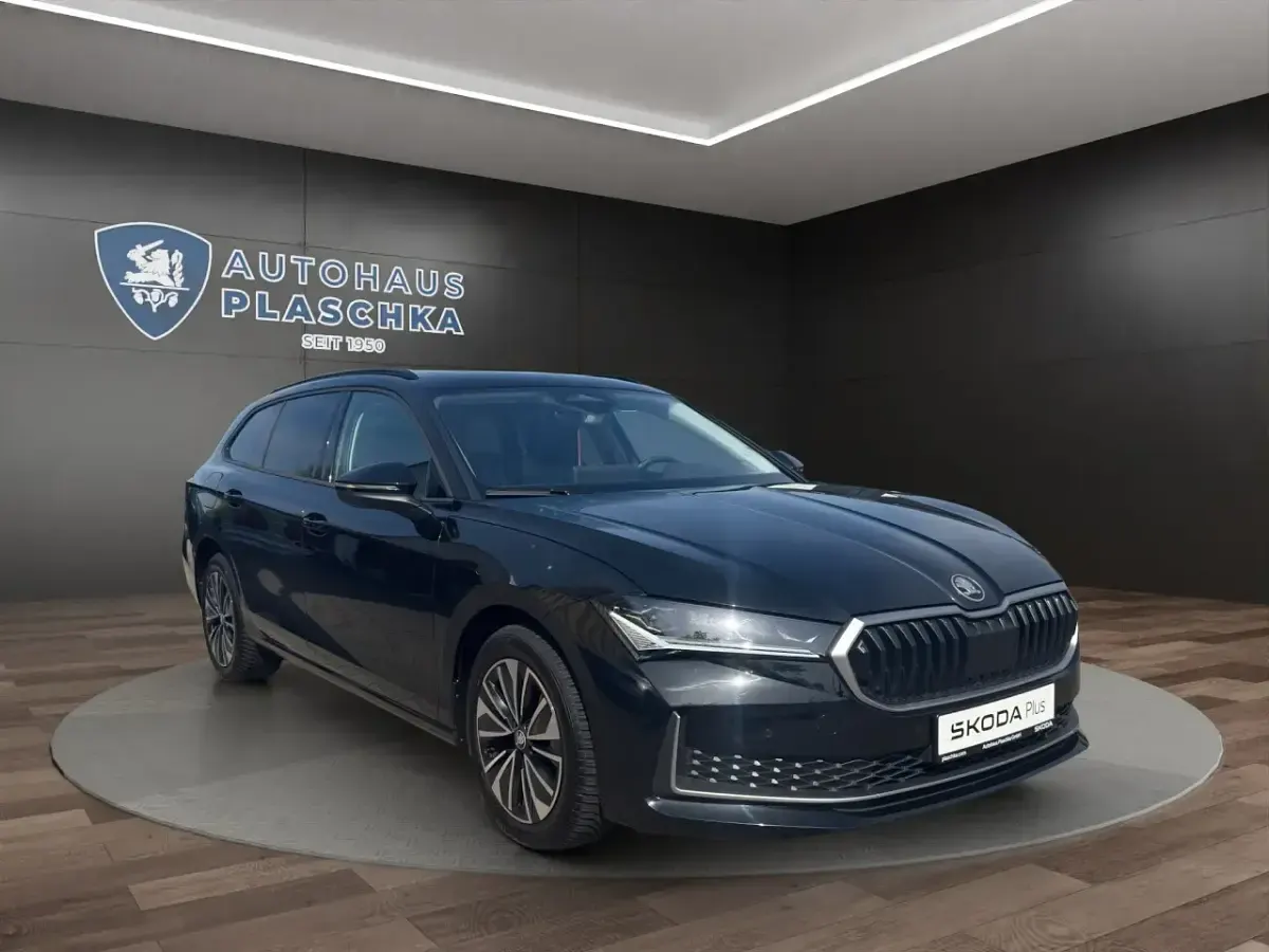 Gebraucht Skoda Superb Selection 193 PS (141 kW) 2025 Ebony schwarz Kombi