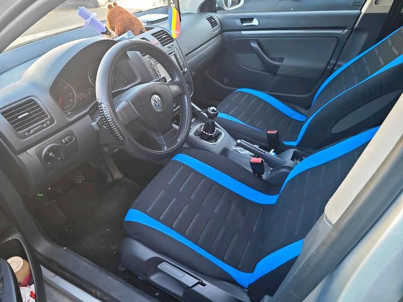 Gebraucht VW Jetta 102 PS (75 kW) 2009 Silber Limousine