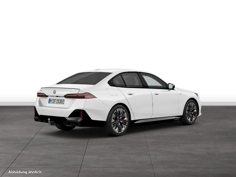 Gebraucht BMW 550e M Sport 489 PS (359 kW) 2025 Weiß Limousine