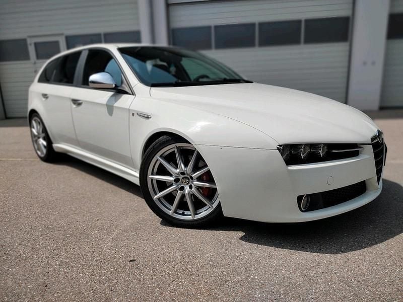 Weiß Gebraucht 2009 Alfa Romeo 159 Ti Kombi | 6.999 € (Etwas zu teuer) - Bild 1/4