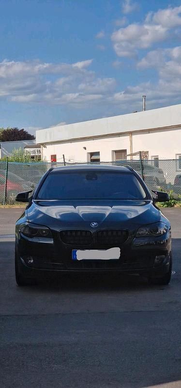 Schwarz Gebraucht 2012 BMW 525 Kombi | 9.499 € (Fairer Preis) - Bild 1/4