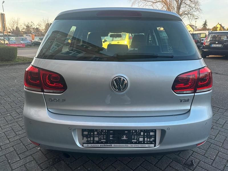 Gebraucht VW Golf VII 105 PS (77 kW) 2012 Silber Limousine