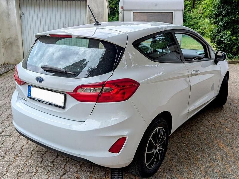 Gebraucht Ford Fiesta Trend 71 PS (52 kW) 2018 Weiß Kleinwagen