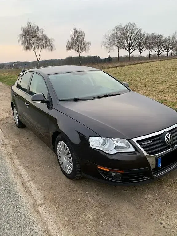 Gebraucht VW Passat Comfortline 110 PS (80 kW) 2009 Braun Limousine