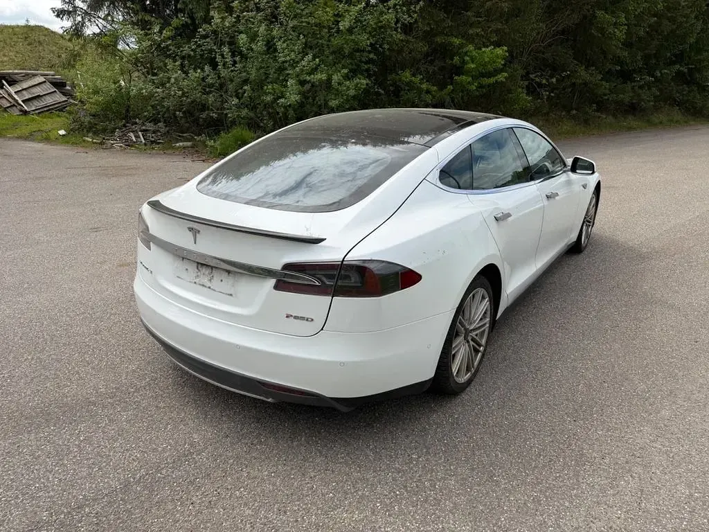 Used Tesla Model S Performance 309 kW (421 HP) 2015 Hatchback