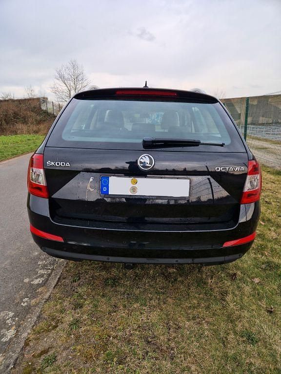 Gebraucht Skoda Octavia Elegance 140 PS (102 kW) 2014 Schwarz Kleinwagen