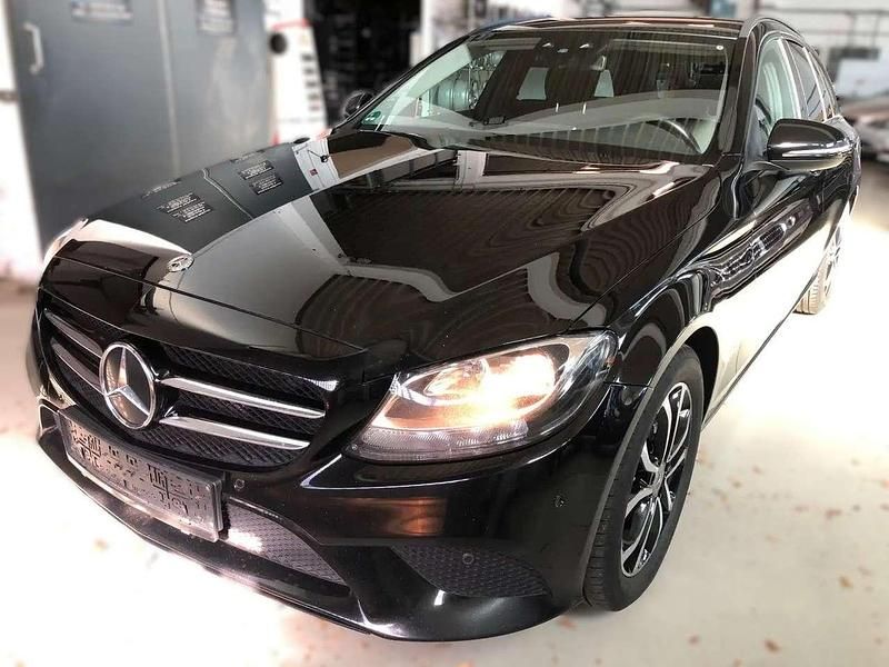 Gebraucht Mercedes C200 Avantgarde 160 PS (117 kW) 2021 Schwarz/baltic black Kombi