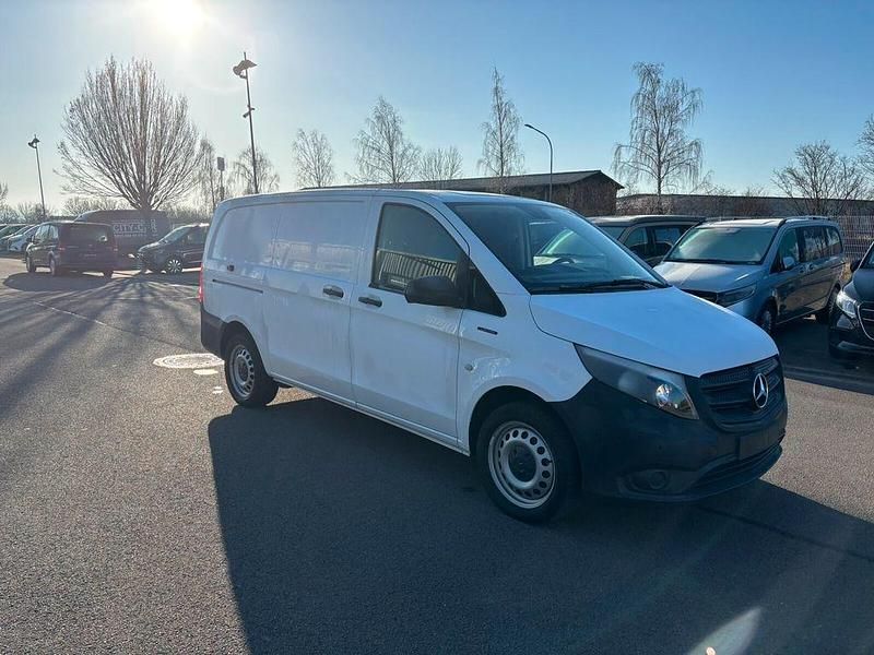 Gebraucht Mercedes e-Vito 69 kW (95 PS) 2021 Arktikweiß Van / Kleinbus