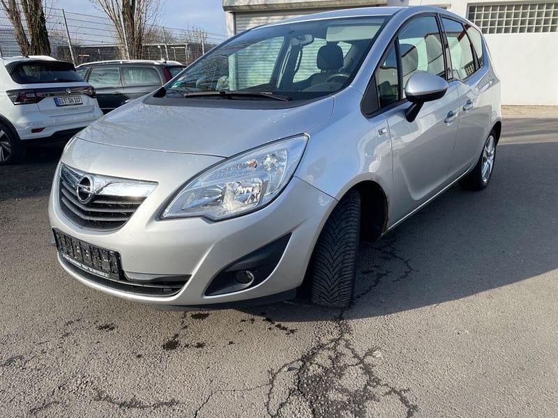Gebraucht Opel Meriva Edition 110 PS (80 kW) 2011 Silber Van / Kleinbus