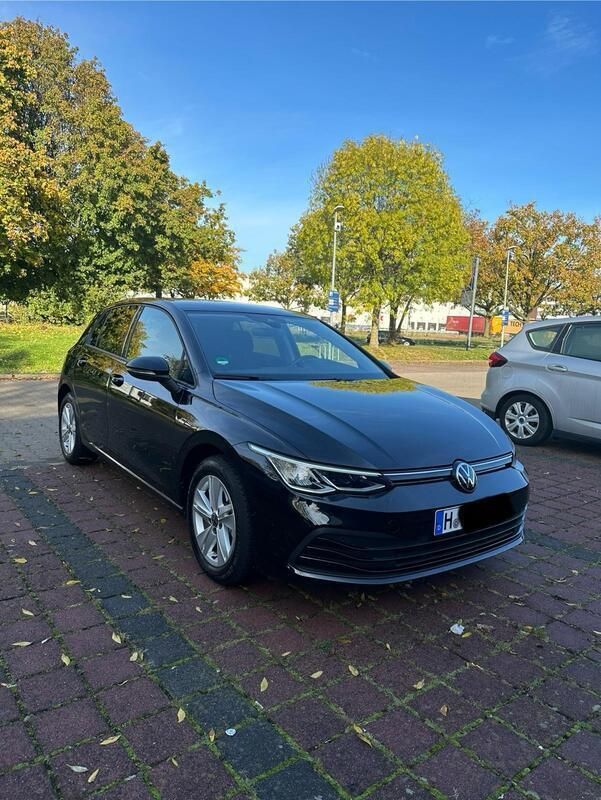 Schwarz Gebraucht 2022 VW Golf VIII Life Limousine | 22.997 € (Guter Preis) - Bild 1/4