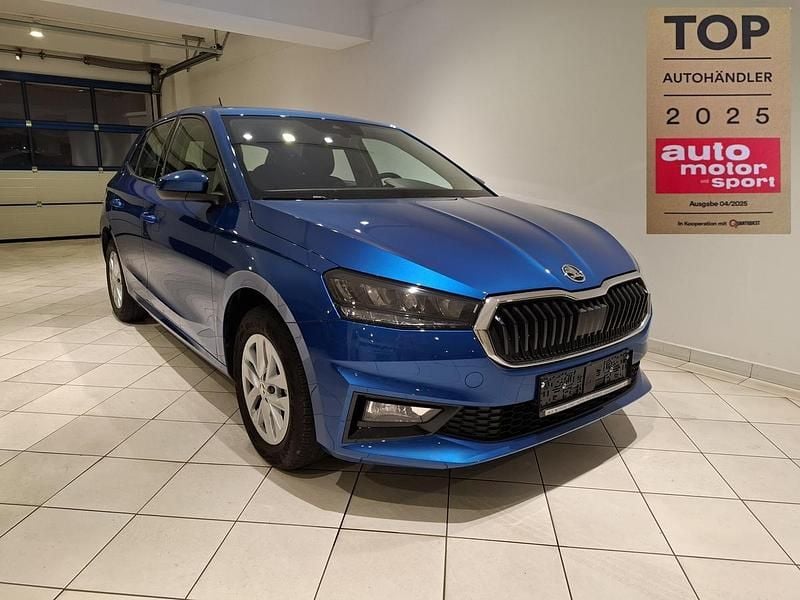 Blau metallic Gebraucht 2024 Skoda Fabia | 22.100 € (Fairer Preis) - Bild 1/4