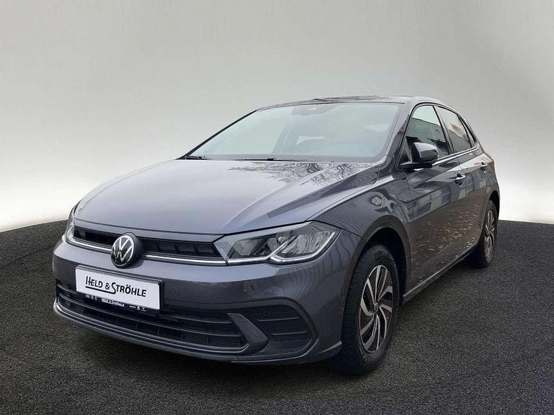 Rauchgrau metallic Neu 2025 VW Polo Life Kleinwagen | 20.888 € (Etwas zu teuer) - Bild 1/4