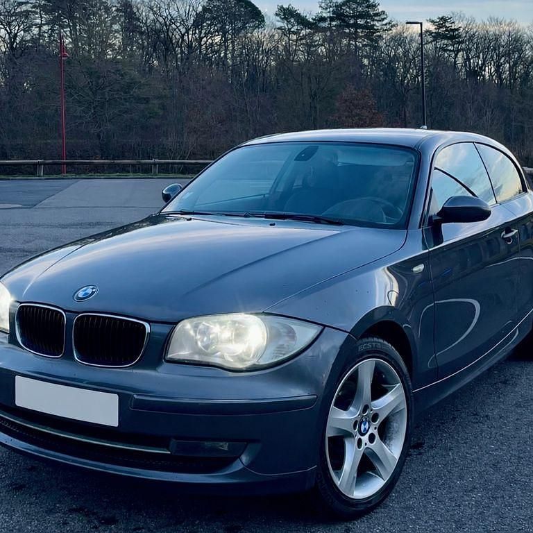 Grau Gebraucht 2007 BMW 118 Kleinwagen | 3.500 € (Teuer) - Bild 1/4
