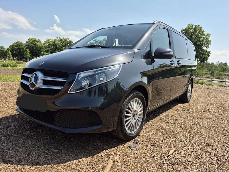 Grau Gebraucht 2020 Mercedes V250 Edition Van / Kleinbus | 38.900 € (Fairer Preis) - Bild 1/4