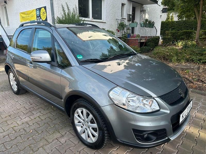 Silber Gebraucht 2011 Suzuki SX4 Style Limousine | 2.999 € (Fairer Preis) - Bild 1/4