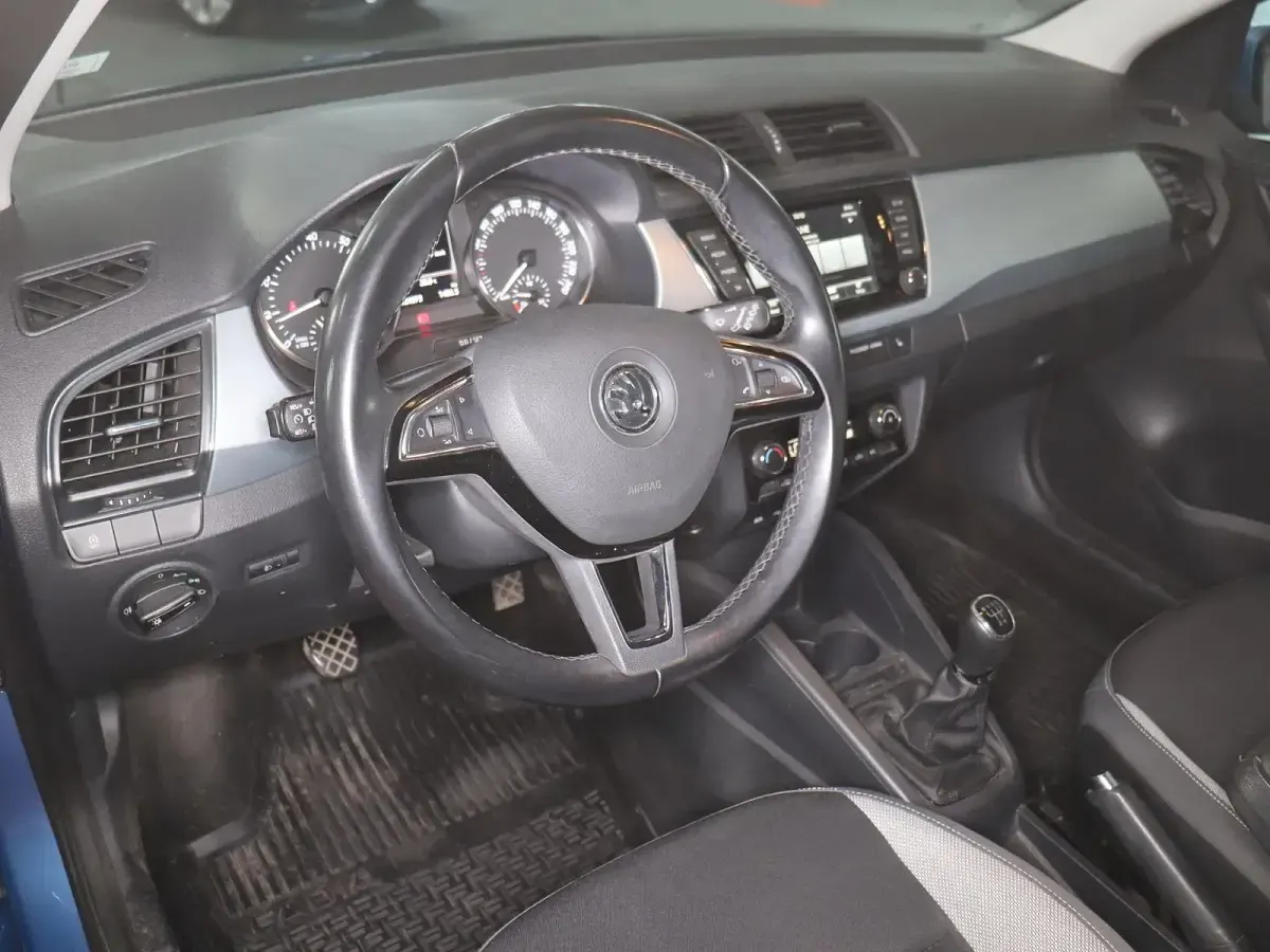 Gebraucht Skoda Fabia Ambition 90 PS (66 kW) 2015 Blau Kleinwagen