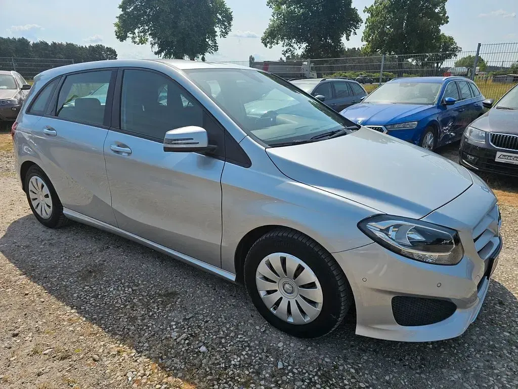 Gebraucht Mercedes B180 122 PS (89 kW) 2015 Silber Kleinwagen