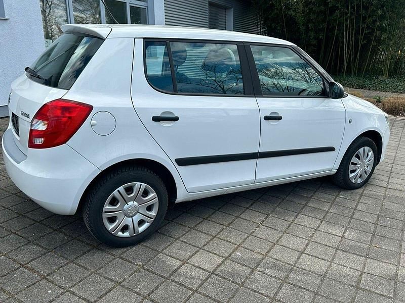 Gebraucht Skoda Fabia Cool Edition 60 PS (44 kW) 2014 Weiß Kleinwagen